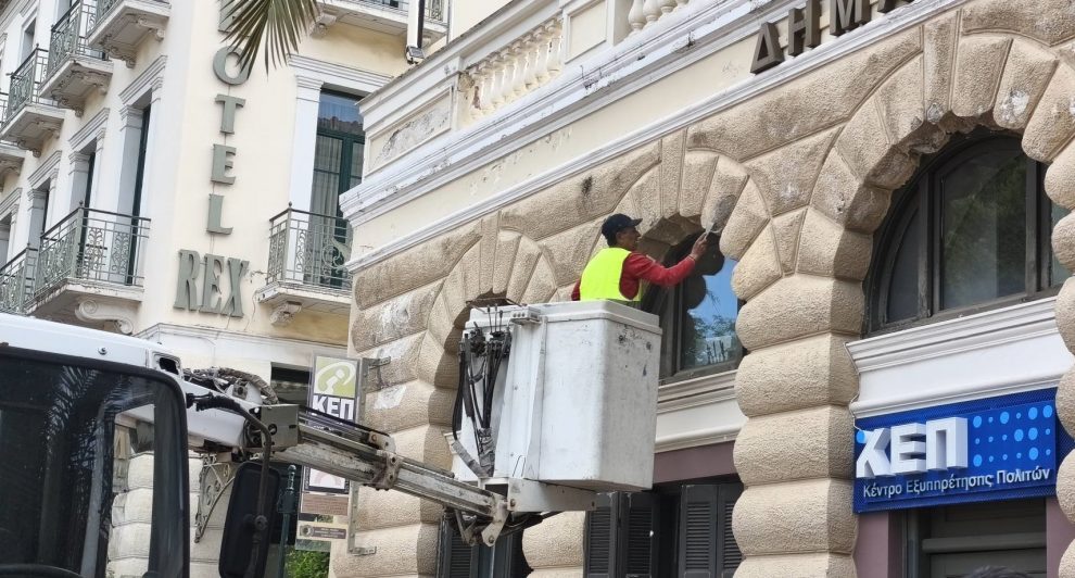 Εργασίες επισκευών και συντήρησης στο ιστορικό Δημαρχείο Καλαμάτας