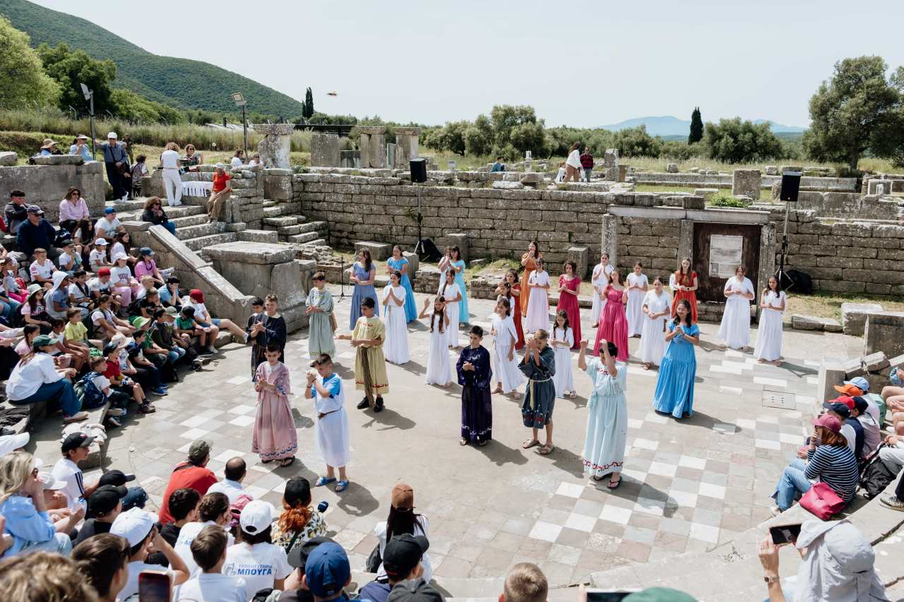 «Σχολεία εν δράσει στο 4ο Φεστιβάλ των Μικρών» με έργα του Αριστοφάνη