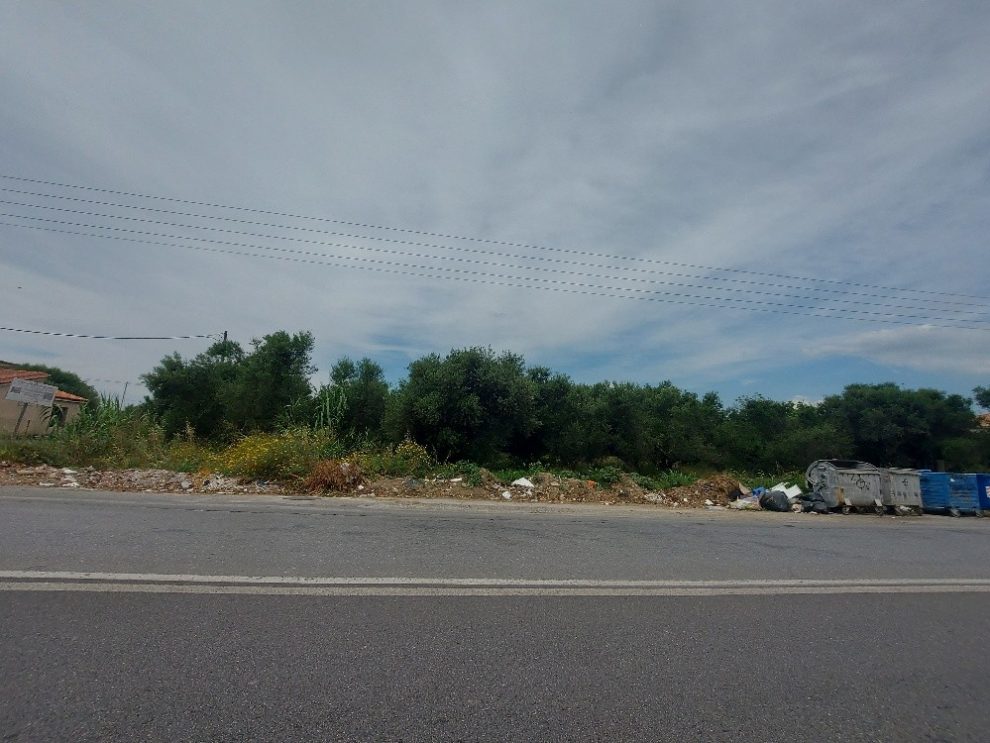 Απροκάλυπτα πετούν μπάζα…
