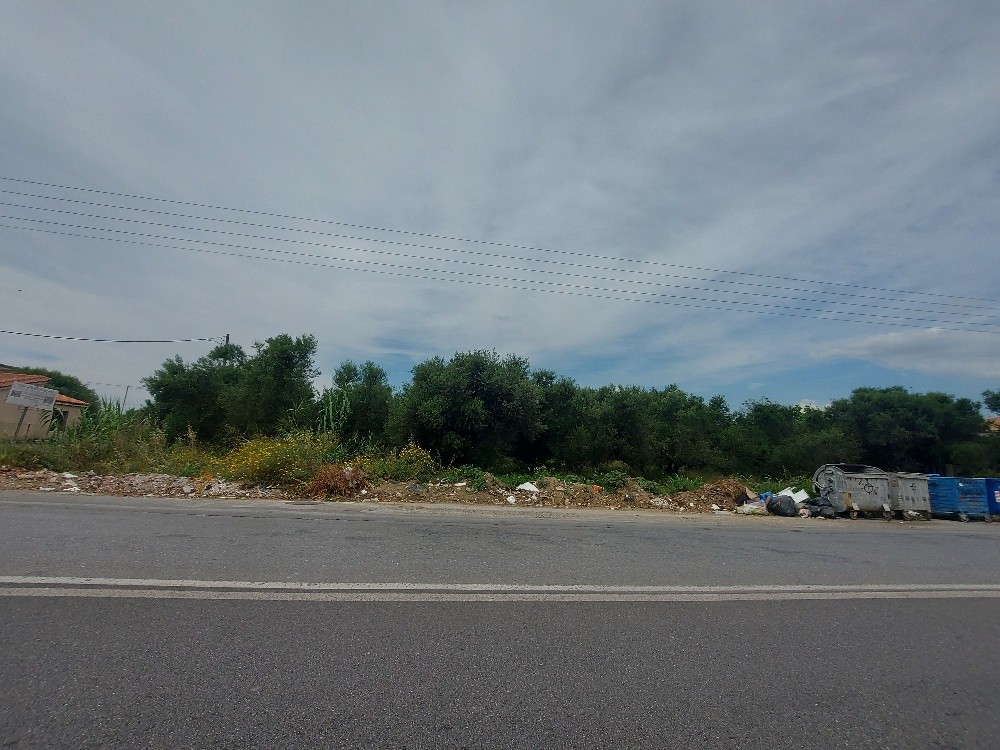 Απροκάλυπτα πετούν μπάζα…