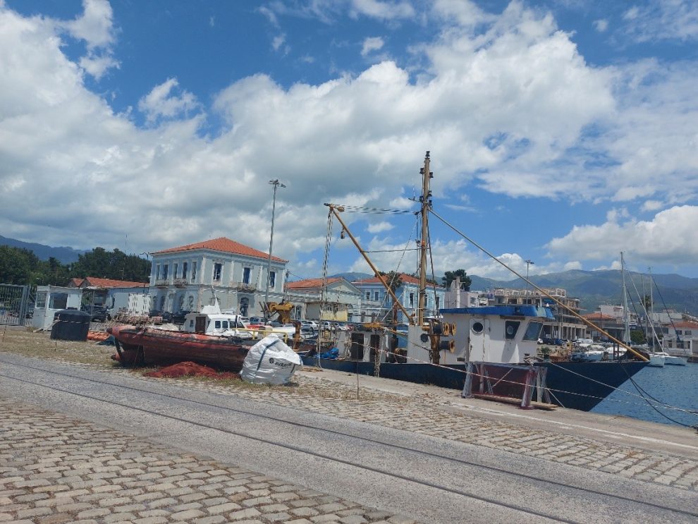 Άντε, επιτέλους,  να φύγει πριν βουλιάξει