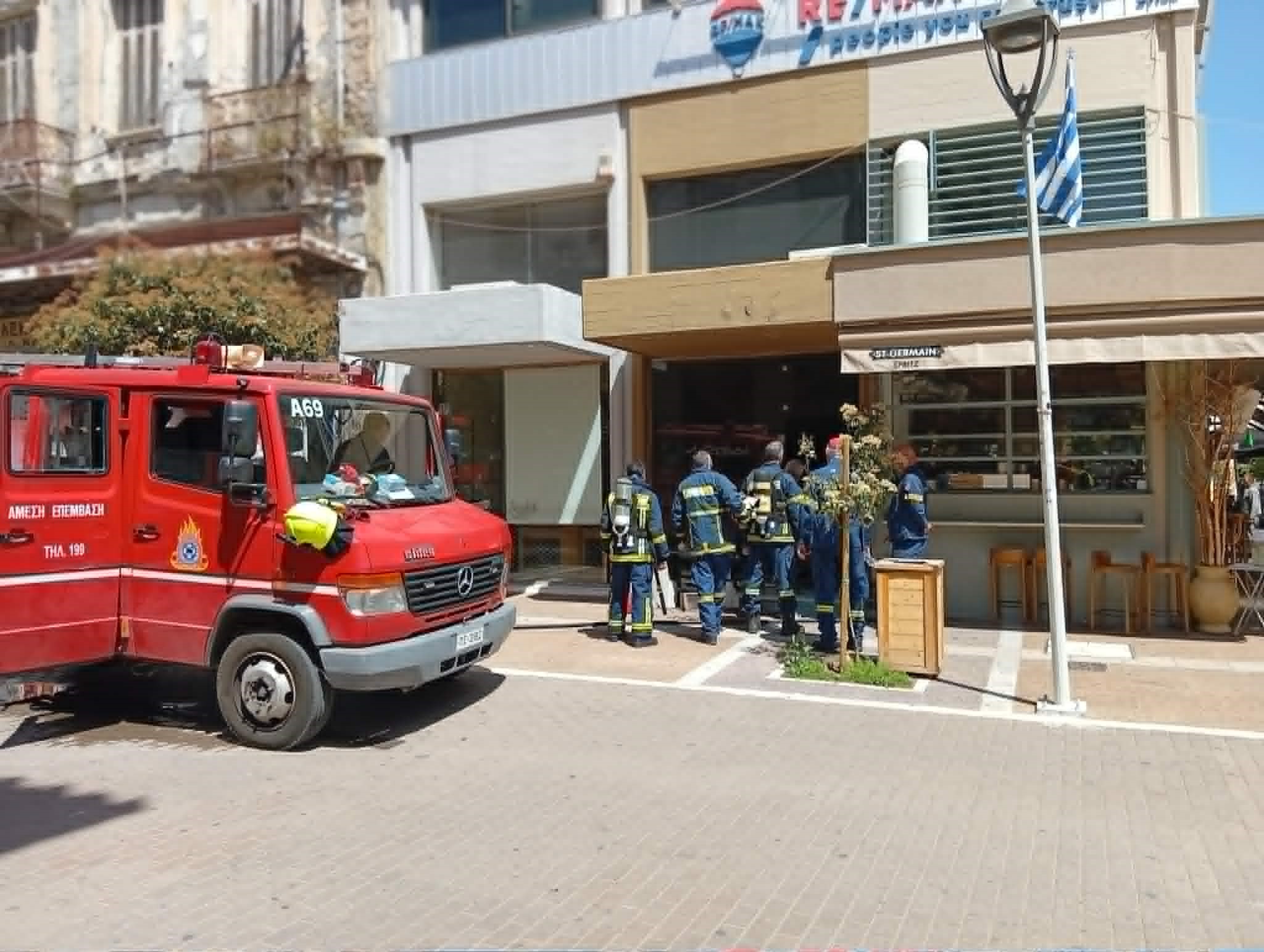 Φωτιά σε κατάστημα στον πεζόδρομο της Αριστομένους