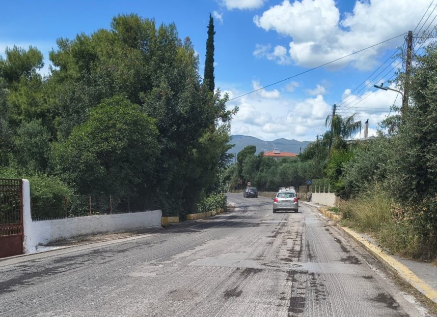 Νέα υπόσχεση ότι θα ξεκινήσει από αύριο πάλι η ασφαλτόστρωση στο δρόμο της Βέργας