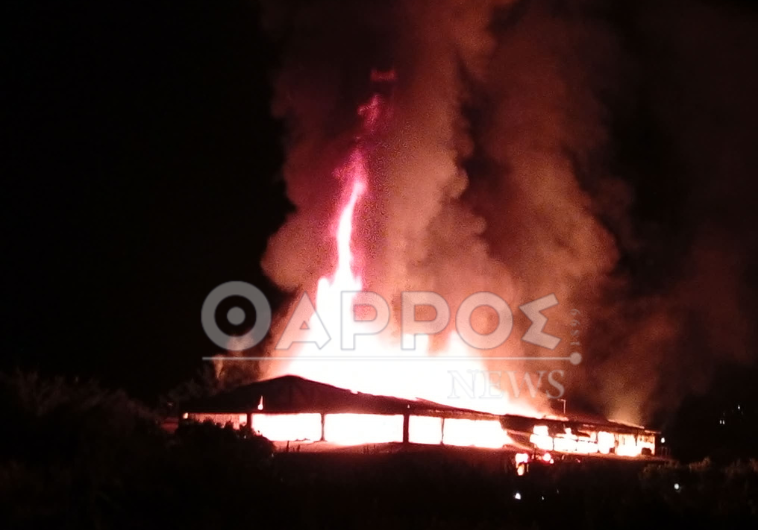 Μεγάλη φωτιά σε επιχείρηση στο Ασπρόχωμα