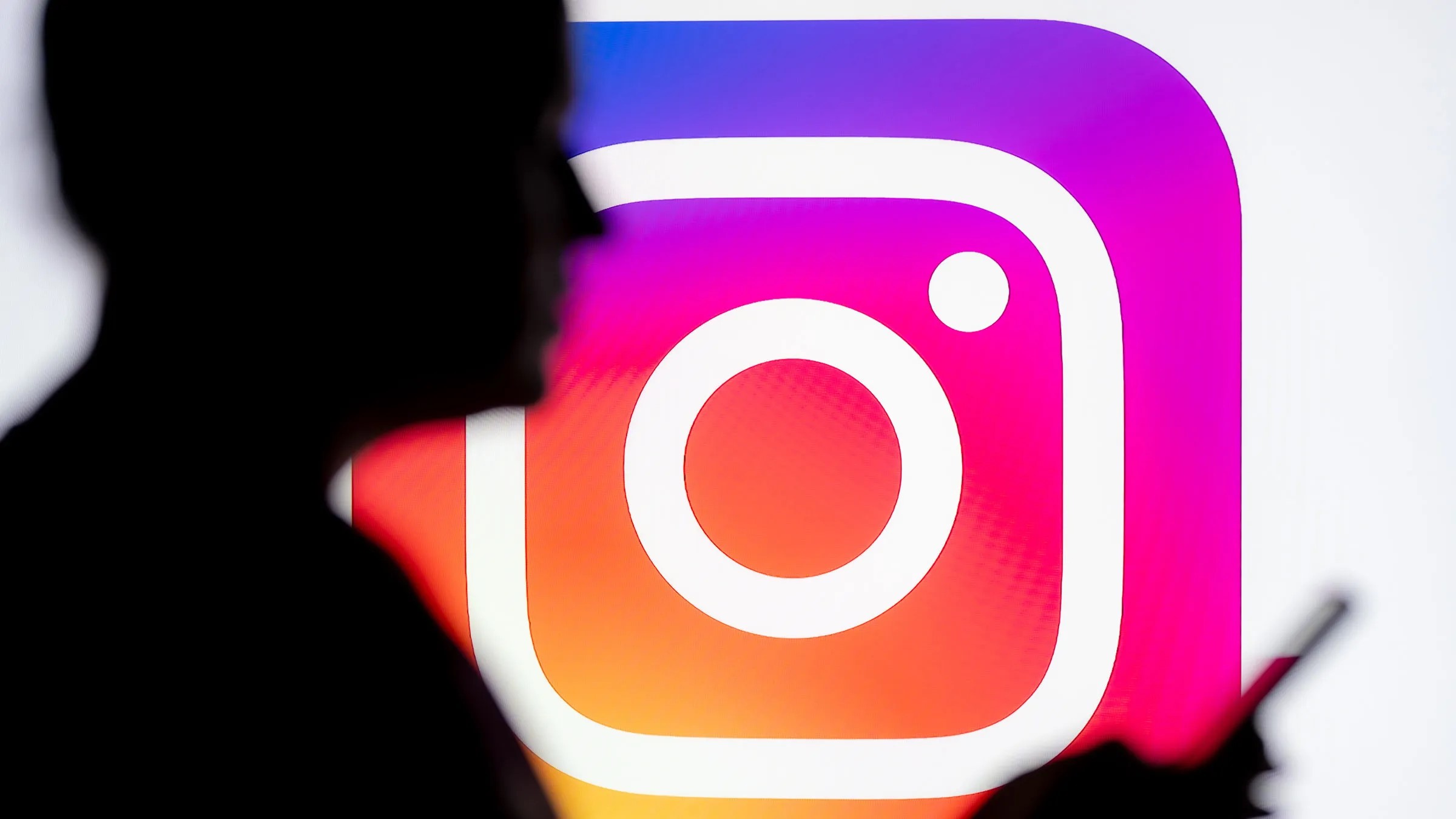 Instagram: Τέλος από σήμερα στο απόρρητο των μηνυμάτων – Τι αλλάζει οι αντιδράσεις, το δίλημμα