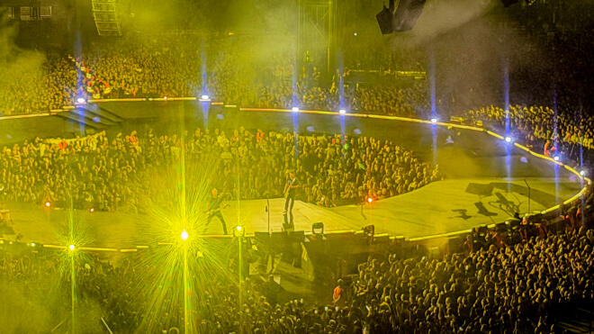 «Heavy metal συρτάκι» – Οι Metallica έπαιξαν Ζορμπά στη σκηνή και αποθεώθηκαν