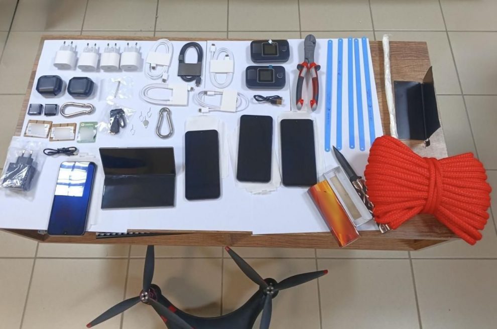 Χανιά: Προσπάθησαν να περάσουν με drone κινητά, λάμες, μαχαίρια