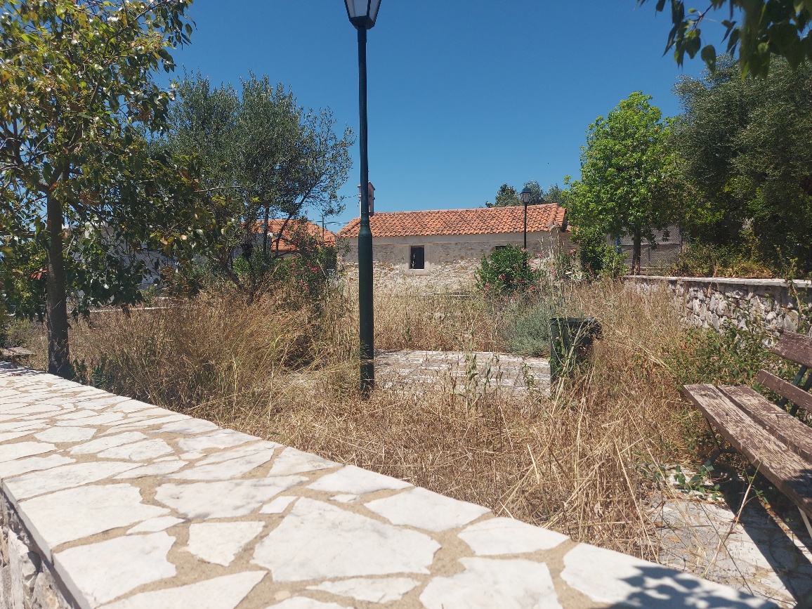 Αφημένη στην τύχη της η πλατεία Παλιόχωρας