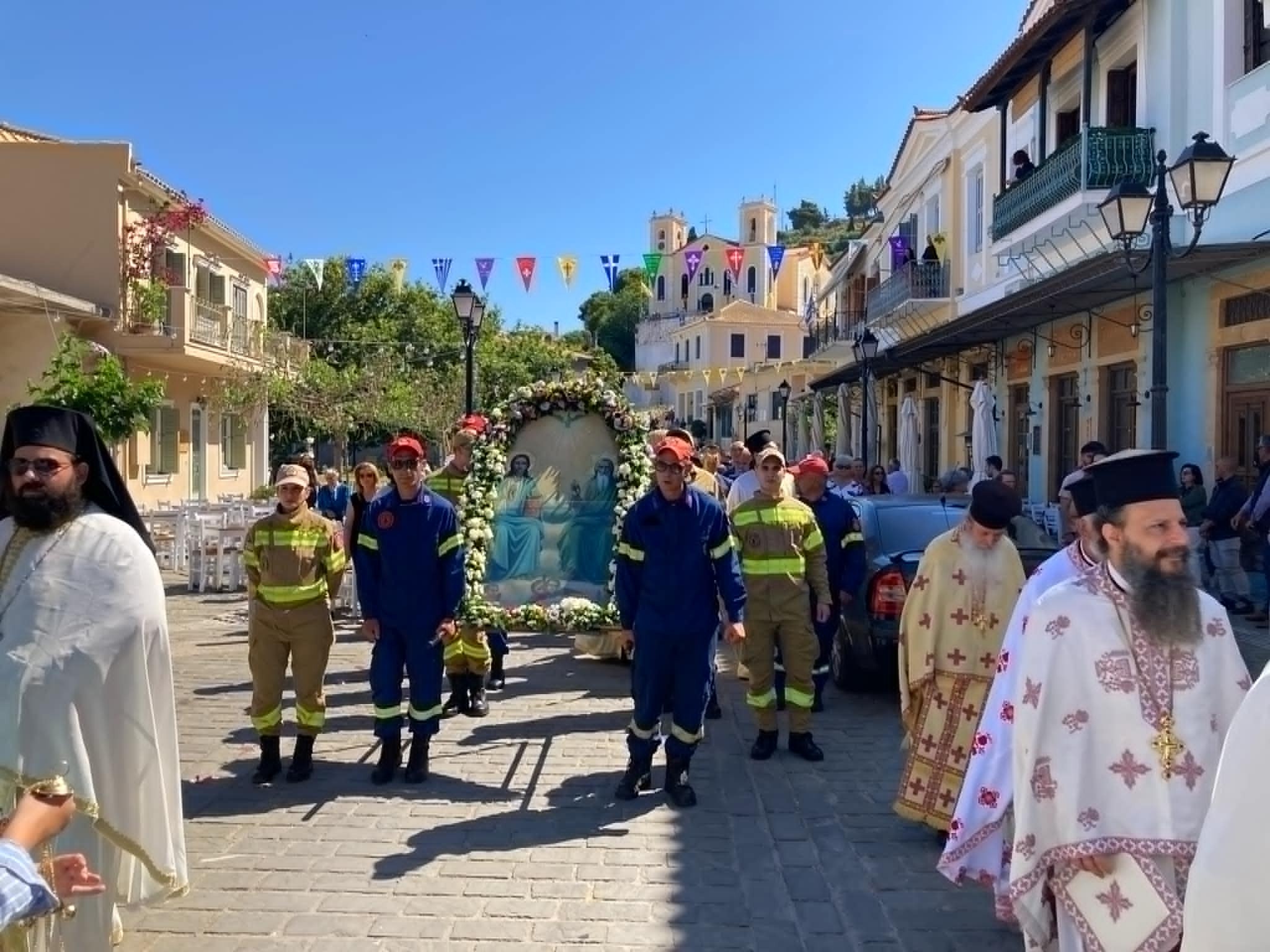 Τίμησαν την Πεντηκοστή και το Άγιο Πνεύμα στην Κυπαρισσία (φωτογραφίες)