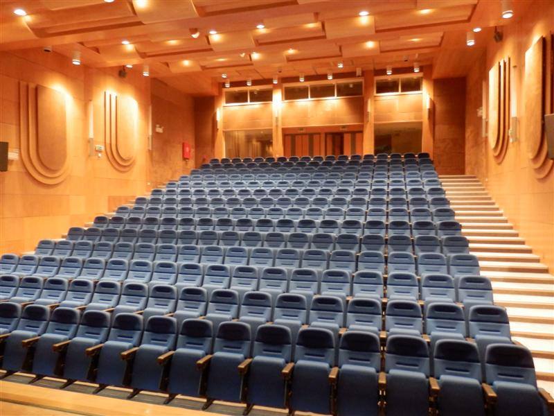 Πήρε το αμφιθέατρο του Εργατικού Κέντρου ο Δήμος, αλλά χρειάζονται σοβαρές παρεμβάσεις