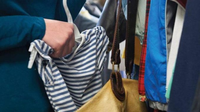 Έκλεψαν ρούχα από κατάστημα στην Καλαμάτα