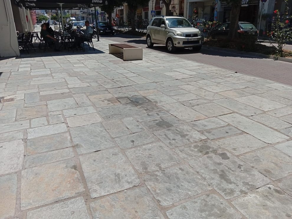 Απαξιώνεται η ανάπλαση στην 23ης Μαρτίου