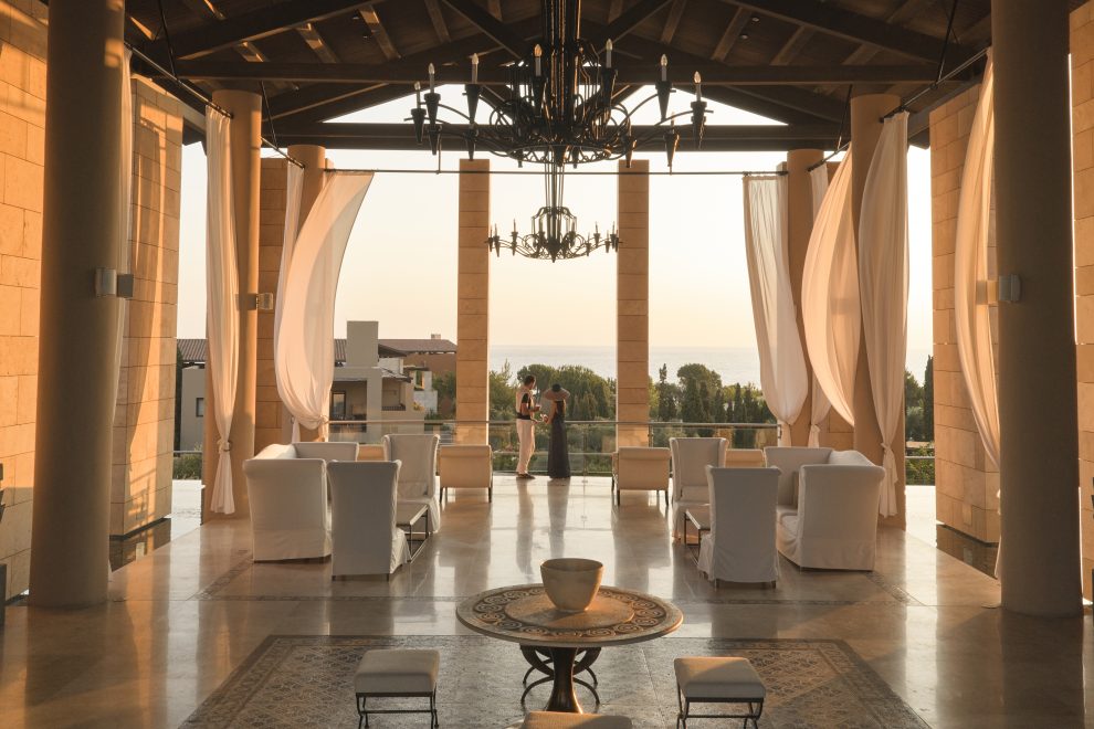 Το The Romanos, a Luxury Collection Resort στη λίστα Conde Nast Traveller Triple Crown