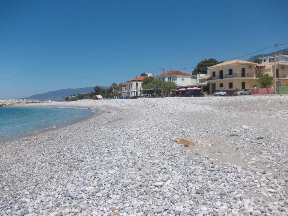 Ακρογιάλι: Αντιρρήσεις για το στρώσιμο