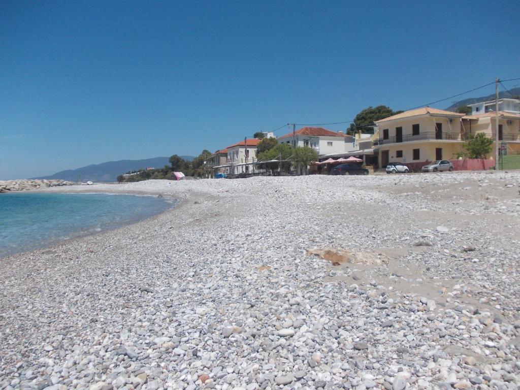 Ακρογιάλι: Αντιρρήσεις για το στρώσιμο