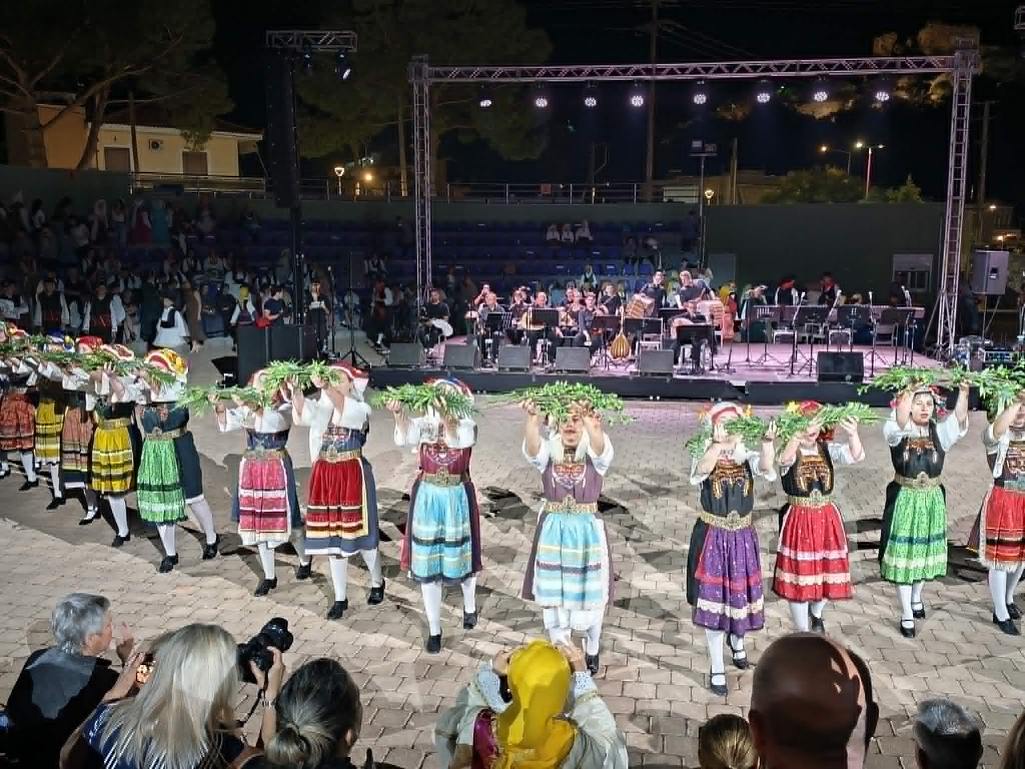 Λύκειον των Ελληνίδων Καλαμάτας: Εντυπωσίασε η μουσικοχορευτική παράσταση «Καλώς ανταμωθήκαμε!»
