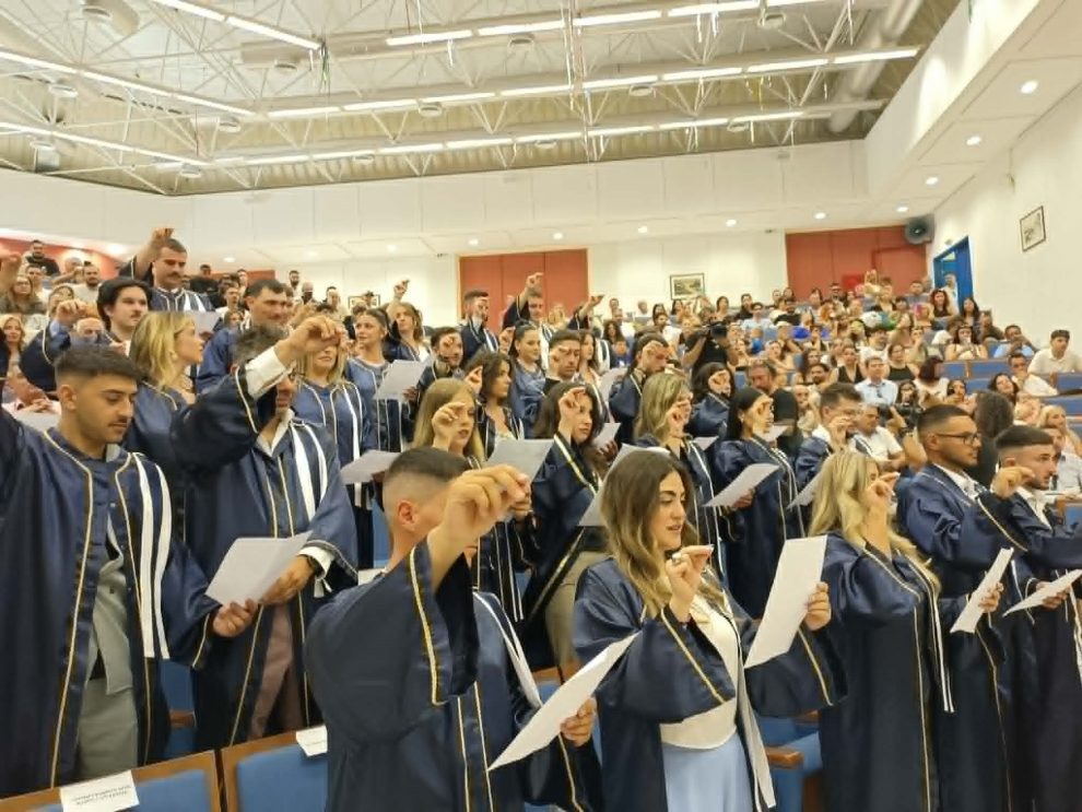 Παν. Πελοποννήσου: Ορκωμοσία χθες στη Λογιστική, συνέχεια σήμερα με Διοίκηση & Οργανισμών και αύριο με Τεχνολογία Τροφίμων
