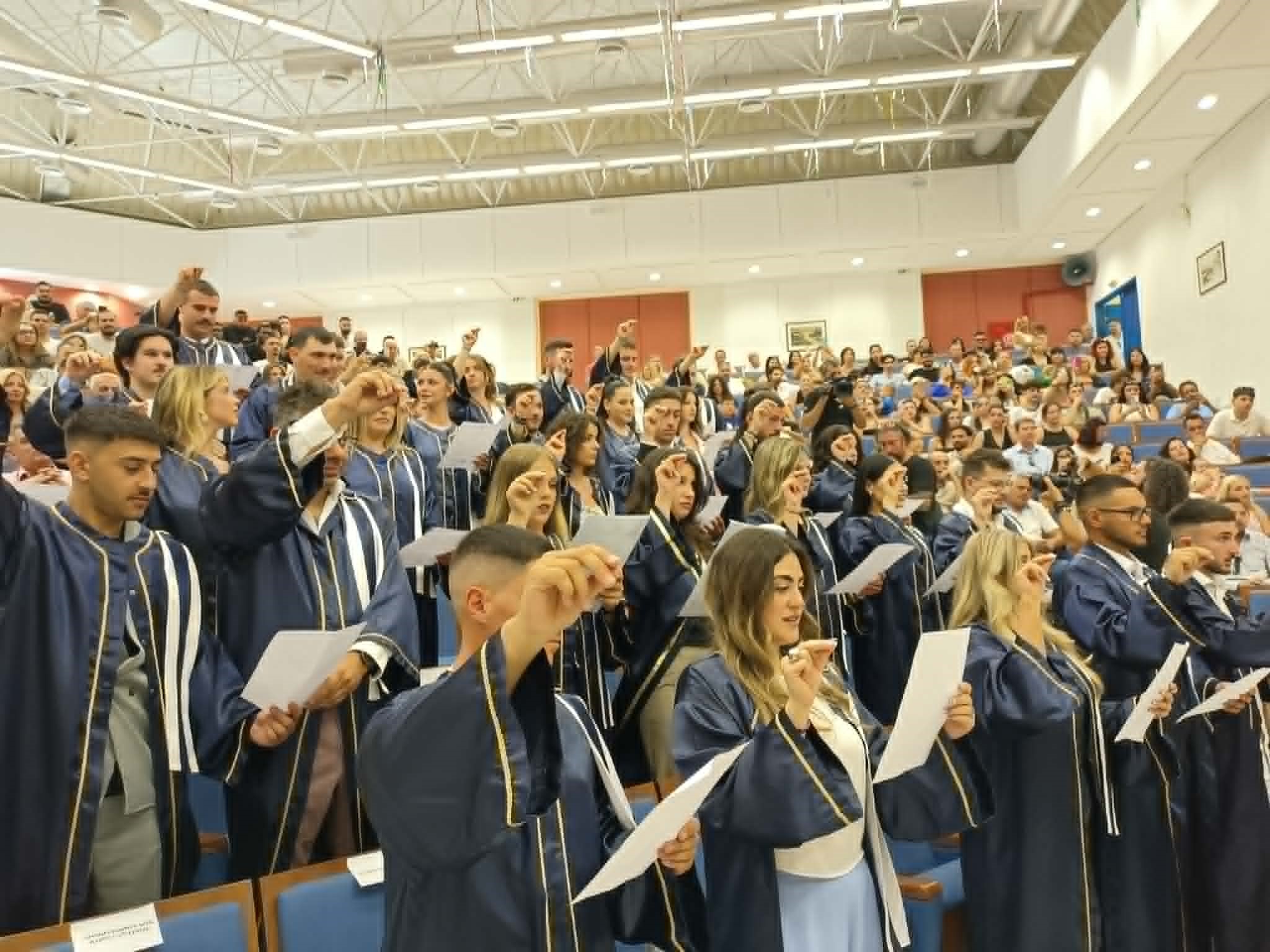Παν. Πελοποννήσου: Ορκωμοσία χθες στη Λογιστική, συνέχεια σήμερα με Διοίκηση & Οργανισμών και αύριο με Τεχνολογία Τροφίμων