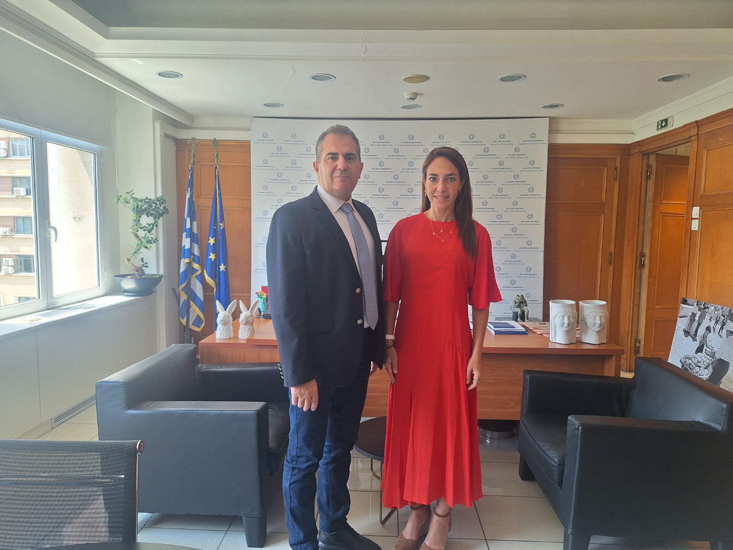 Ο δήμαρχος Καλαμάτας στη Δόμνα Μιχαηλίδου για κατασκήνωση και κοινωνική αντιπαροχή