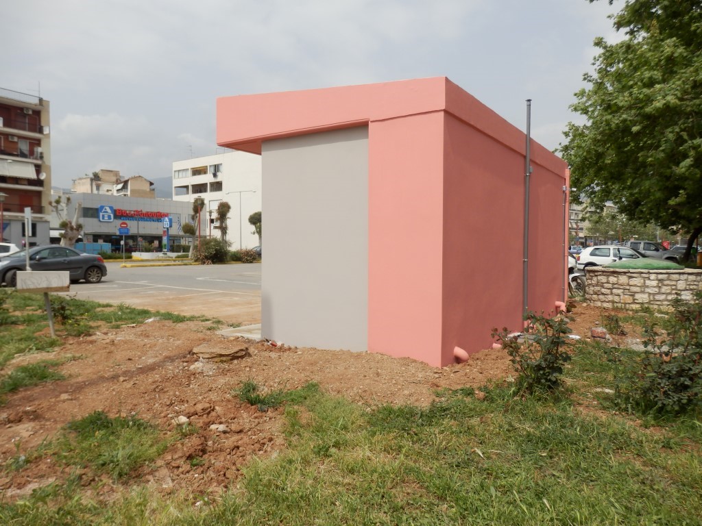 Οι δημόσιες τουαλέτες στο πάρκινγκ του Νέδοντα