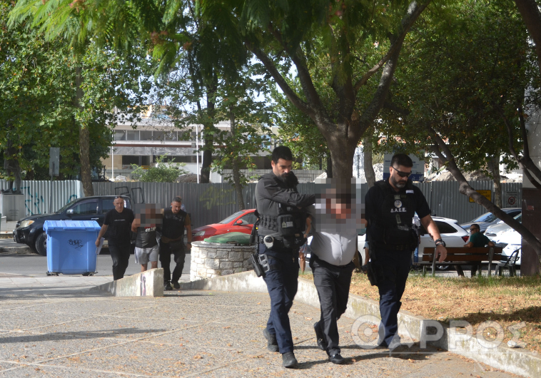 Προφυλακίστηκαν οι τρεις που κατηγορούνται για εμπρησμούς -Οι δηλώσεις των συνηγόρων