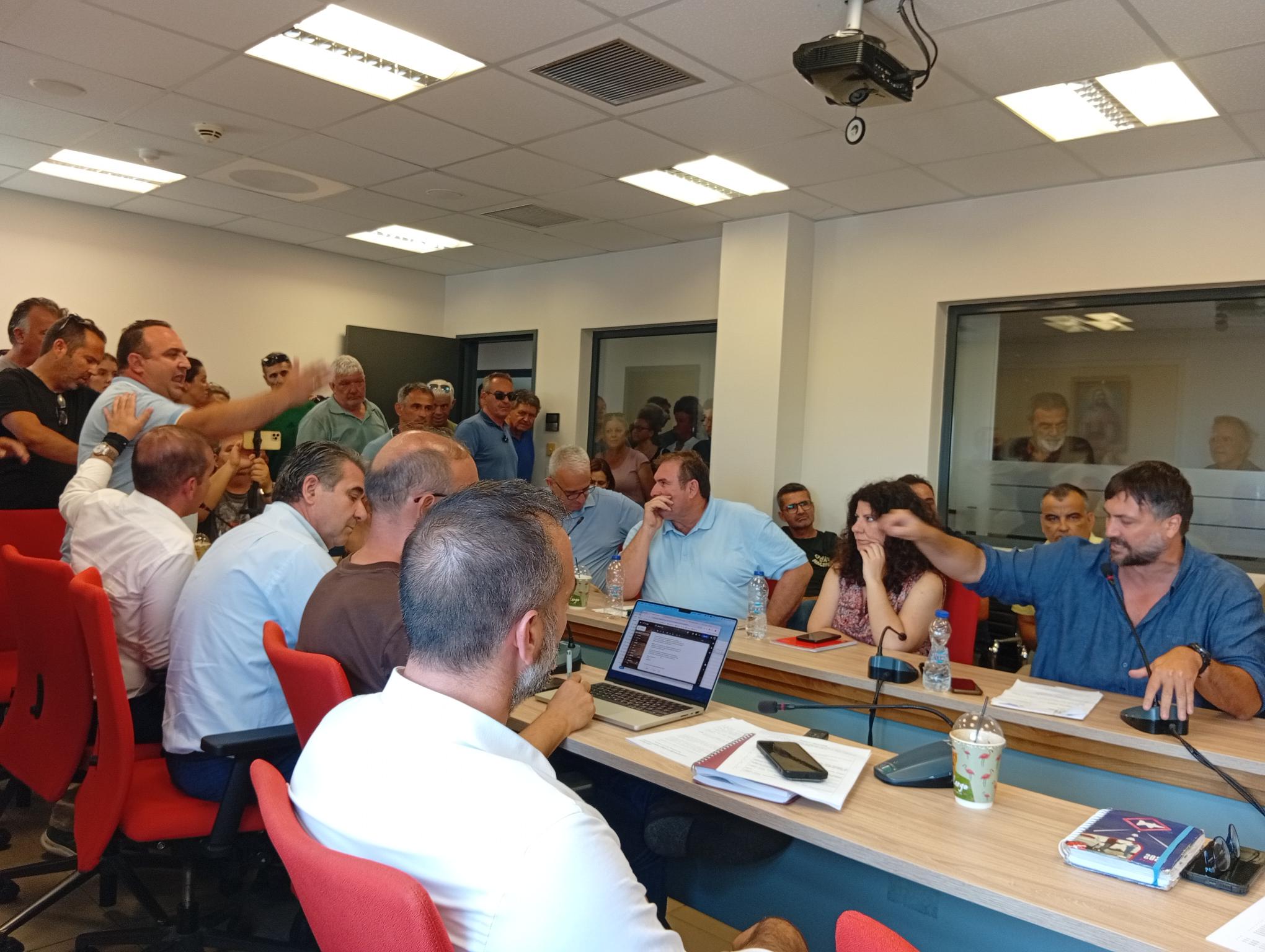 Με εντάσεις η συζήτηση και η απόφαση για  τον καθορισμό πιάτσας ταξί στην Αριστομένους