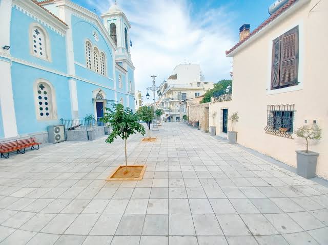 Πού πήγαν τα παγκάκια στον Άγιο Νικόλαο;
