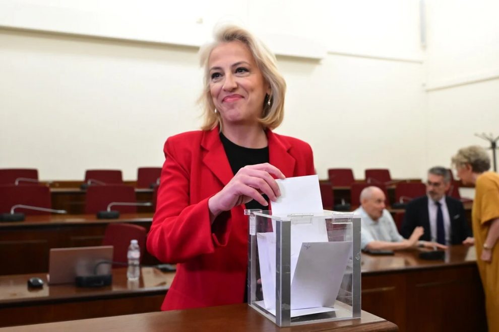 Νέα πρόεδρος του ΣΥΡΙΖΑ η Ρένα Δούρου