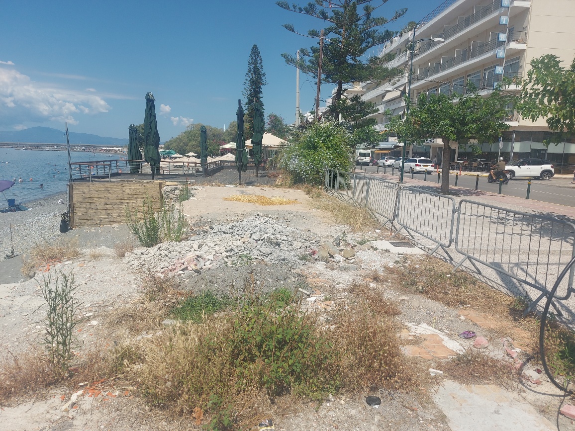Ταβέρνα Κοιλάκου: Απέκλεισαν τον χώρο, αλλά «παράτησαν» τα μπάζα μέσα