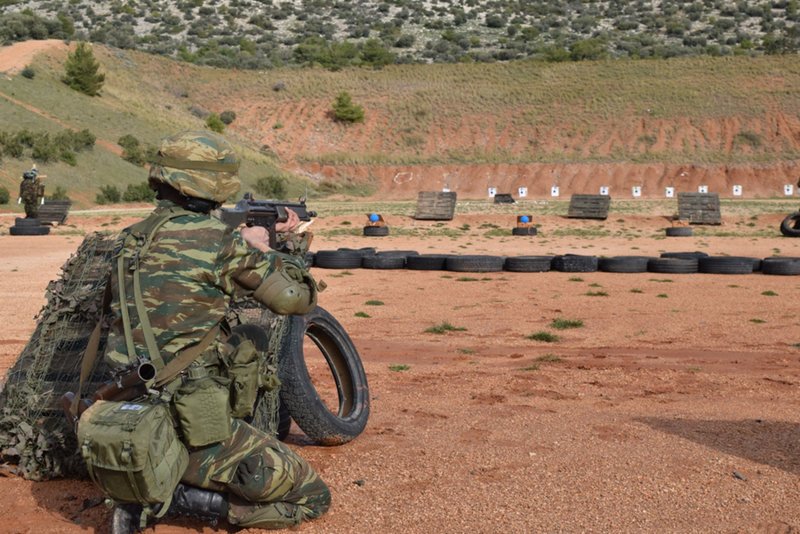 Εκπαίδευση με πραγματικά πυρά στο πεδίο βολής Καλαμάτας
