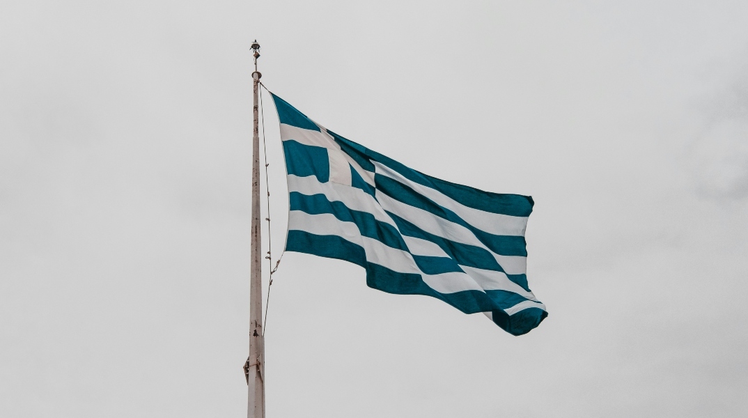 Ο ίδιος Έλληνας. Δύο διαφορετικές  συμπεριφορές. Γιατί;