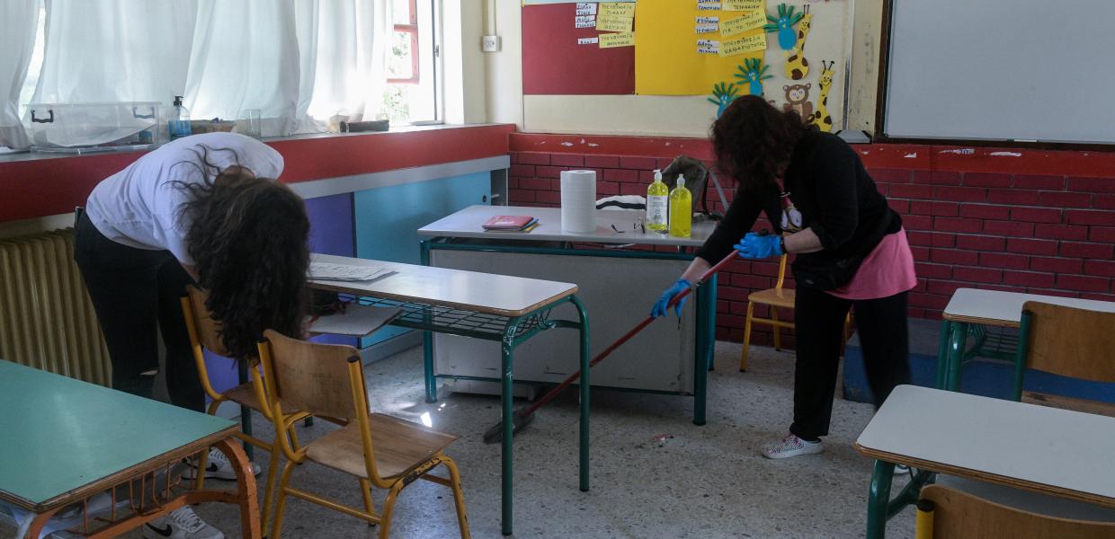 Δήμος Καλαμάτας: Σχεδόν 400.000 θα βάλει από την τσέπη του για τις σχολικές καθαρίστριες τη νέα χρονιά