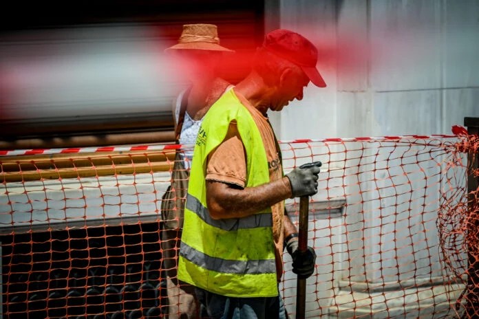 Εργατοϋπαλληλικό Κέντρο Καλαμάτας: Ενημέρωση για την αντιμετώπιση της θερμικής καταπόνησης