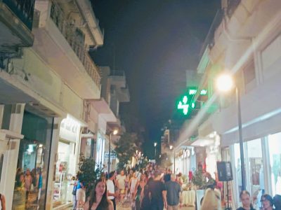 Με μεγάλη επιτυχία η “Εκπτωτική Βραδιά” στη Μεσσήνη – Πλήθος κόσμου στους δρόμους της πόλης