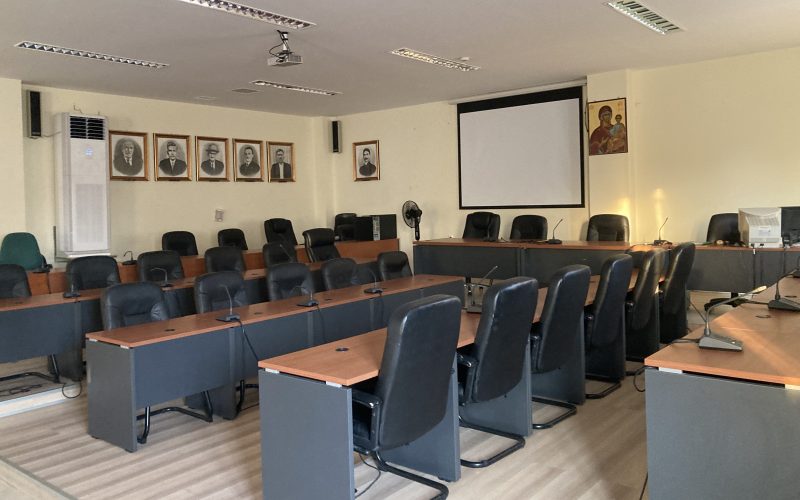 Επιτέλους κλιματισμός στην αίθουσα συνεδριάσεων του Δ.Σ. Τριφυλίας!