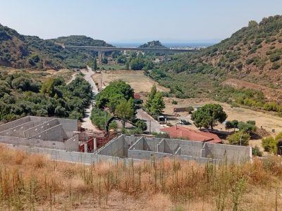 Καλαμάτα: Κοντεύει η τοιχοποιία στην τεράστια δεξαμενή ύδρευσης στον Άγιο Ιωάννη τον Καρβούνη