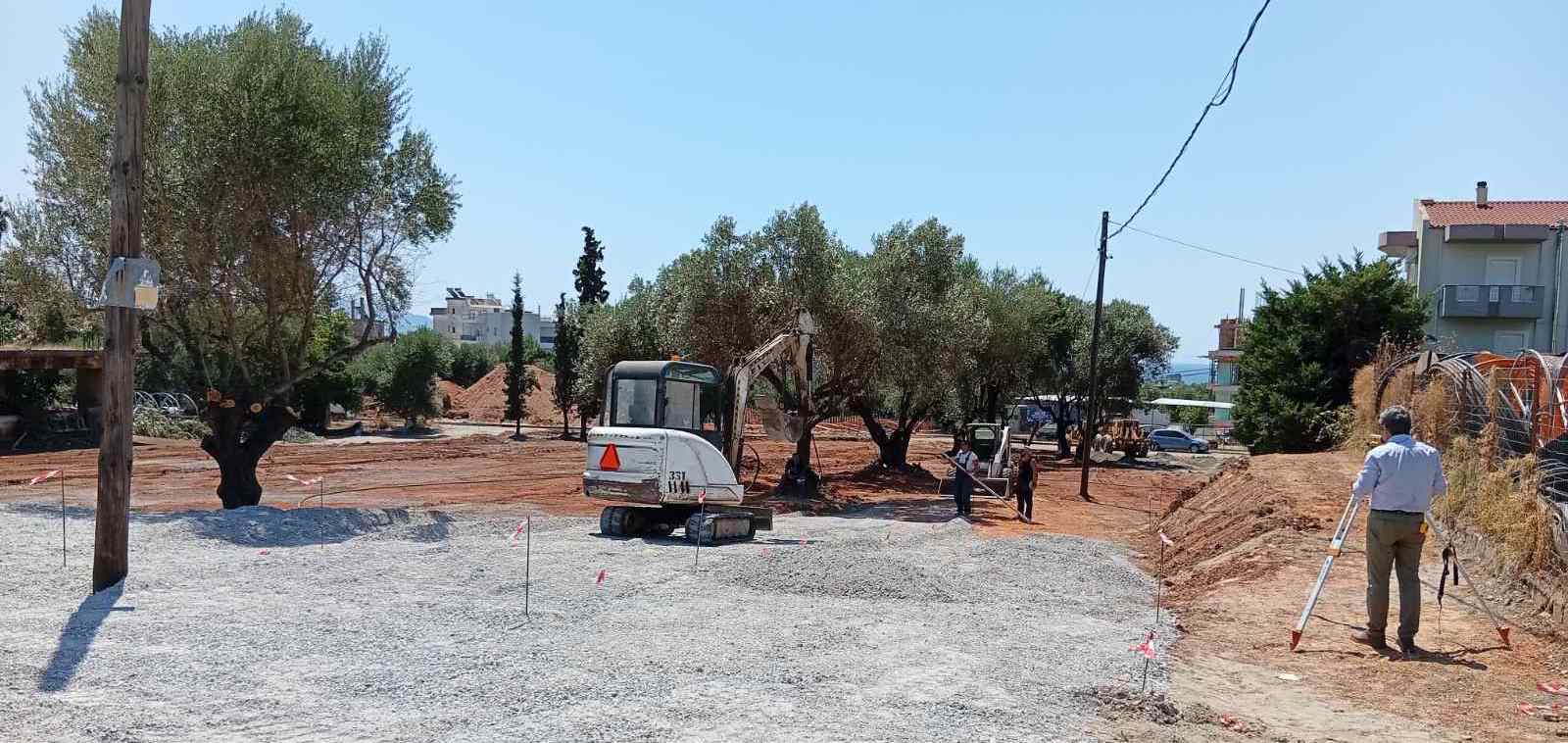 Εργασίες στο χώρο στάθμευσης του Δήμου στην Αθηνών