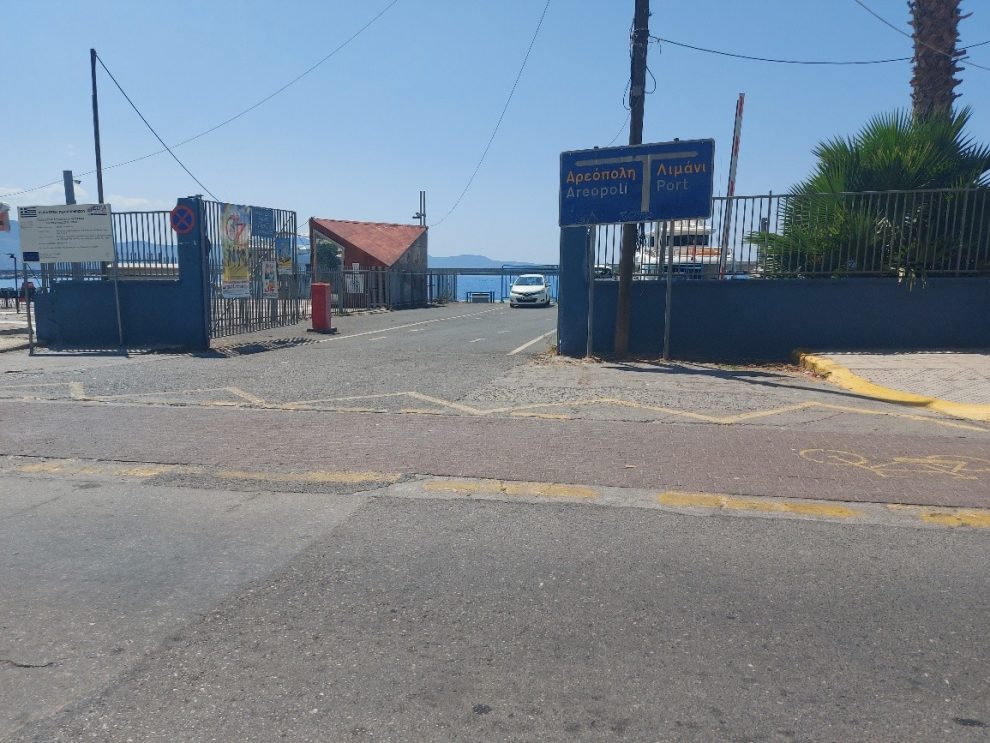 Οι παράτυποι μετανάστες έφυγαν, το πάρκινγκ άνοιξε ξανά