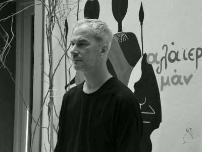O «Παράξενος» Καλαματιανός συγγραφέας Παναγιώτης Βούρος μιλά στο «Θάρρος»