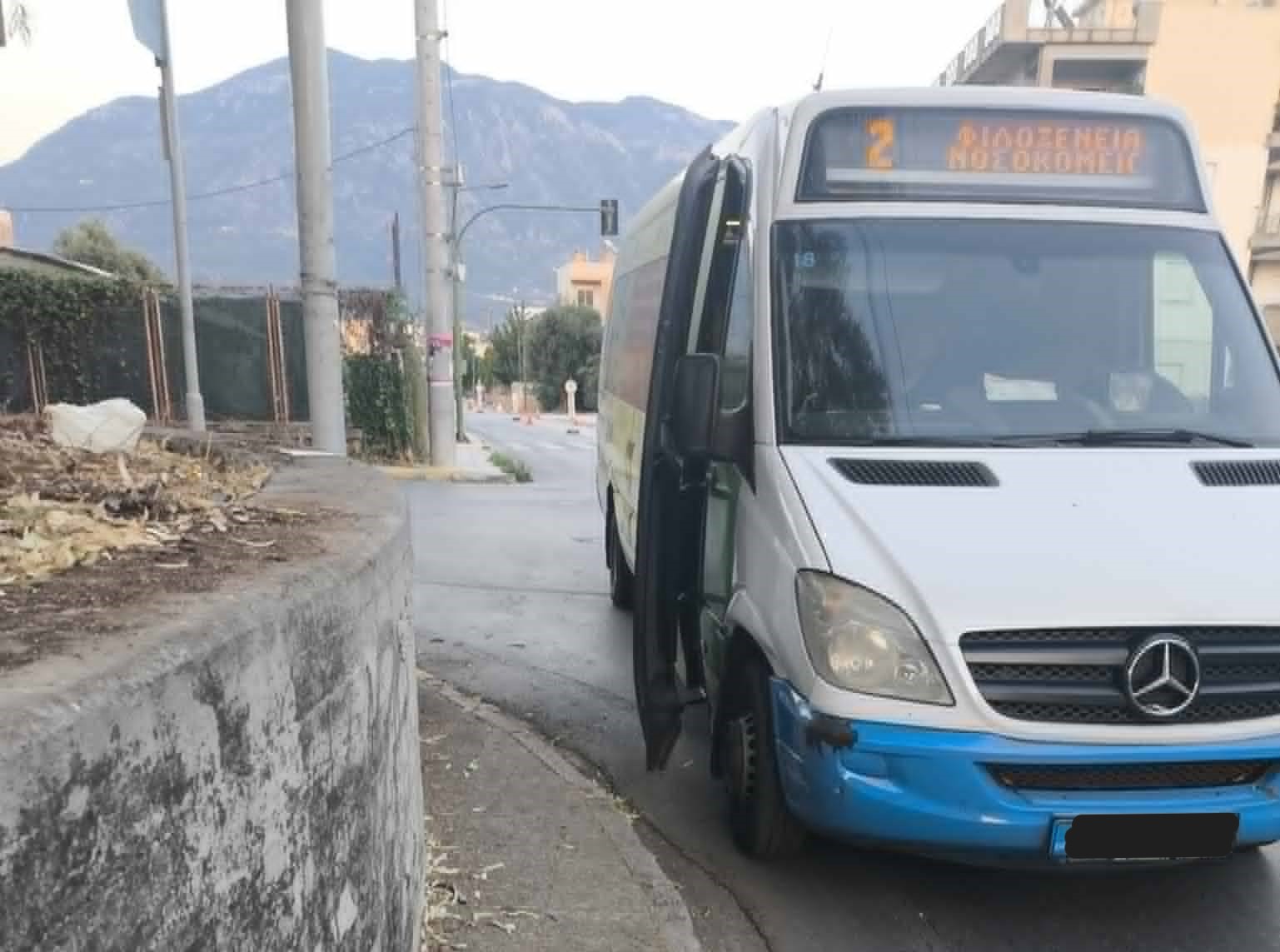 Σύγκρουση λεωφορείου του Αστικού ΚΤΕΛ Καλαμάτας με ΙΧ