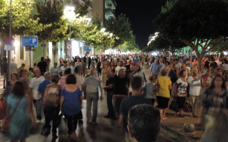 Χιλιάδες επισκέπτες ετοιμάζεται  να υποδεχτεί η Καλαμάτα για τη Λευκή Νύχτα