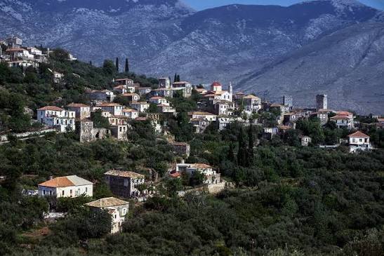 Spitogatos: «Πρωτεύουσα» της εξοχικής κατοικίας η Καλαμάτα