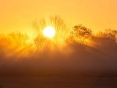 Βρετανία: Ρεκόρ πυρκαγιών, καμμένα σπίτια, ένα ακόμη κύμα καύσωνα… καθ’ οδόν για το ζεστό καλοκαίρι στην Ιστορία της χώρας
