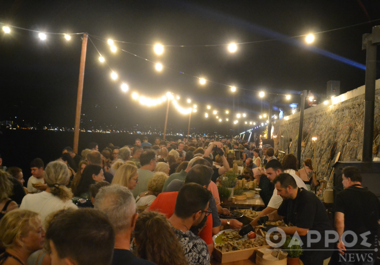 Καλαμάτα: Το «Χιλιόμετρο» πλημμύρισε από κόσμο και γεύσεις