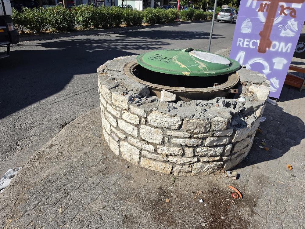Κάδος υπό κατάρρευση