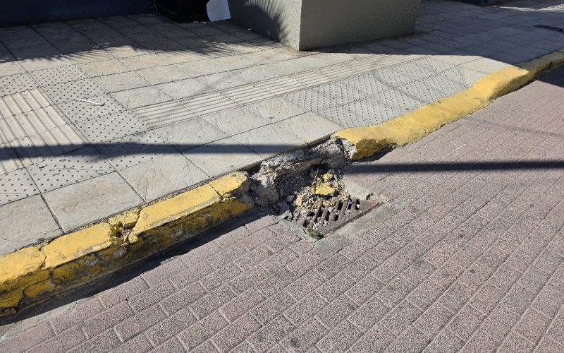 Διαλυμένο στηθαίο που καταλήγει σε φρεάτιο