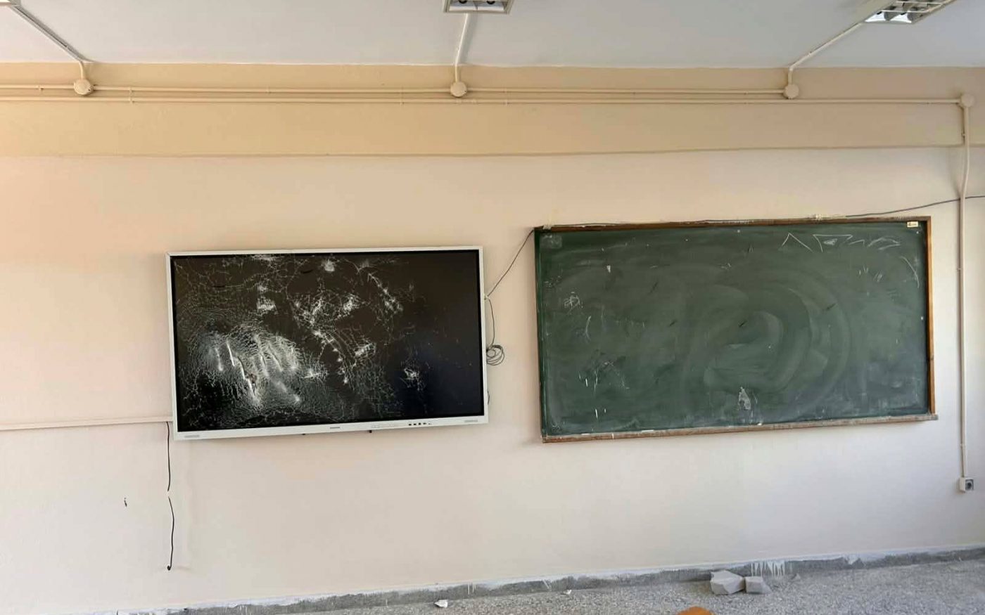 Μεγάλο το κακό που προκάλεσαν  οι βάνδαλοι στα ΕΠΑΛ της Παραλίας