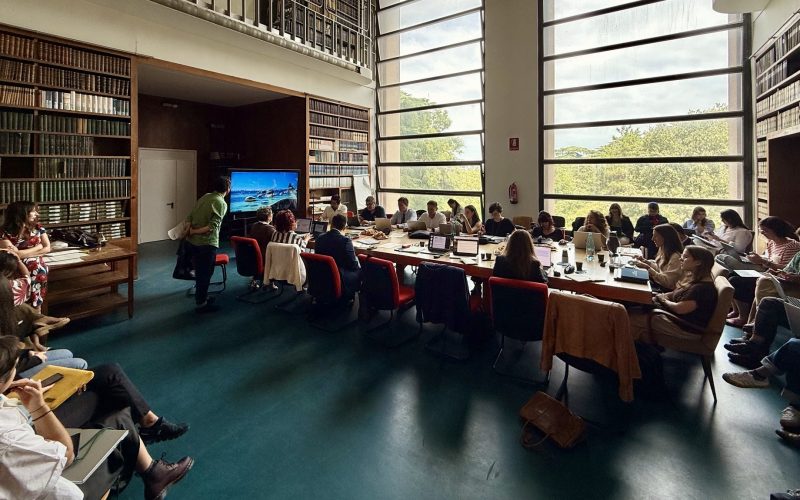 Ο Βασίλης Παπαευσταθίου στην Μπολόνια για το HARMONIA και την Κοινωνική Πολυκατοικία Καλαμάτας