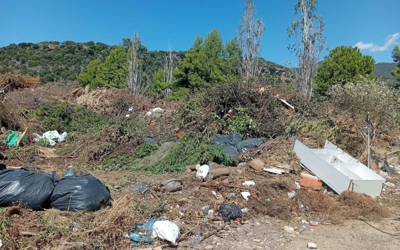 Βουνό ξανά τα μπάζα και τα κλαδέματα στο περιβαλλοντικό πάρκο του Νέδοντα