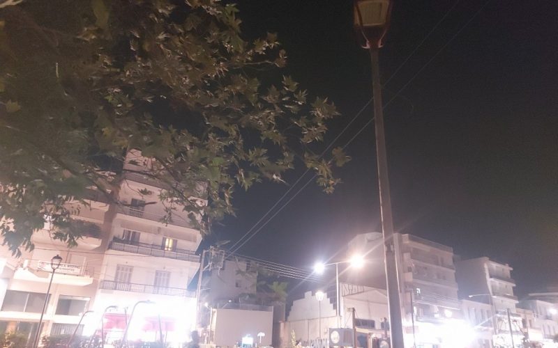 Παιδική χαρά με δωρεά από τη ΔΕΗ και τα φώτα να μη λειτουργούν…